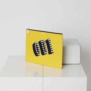 Like new KENZO oui clutch